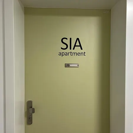 شقة Sia